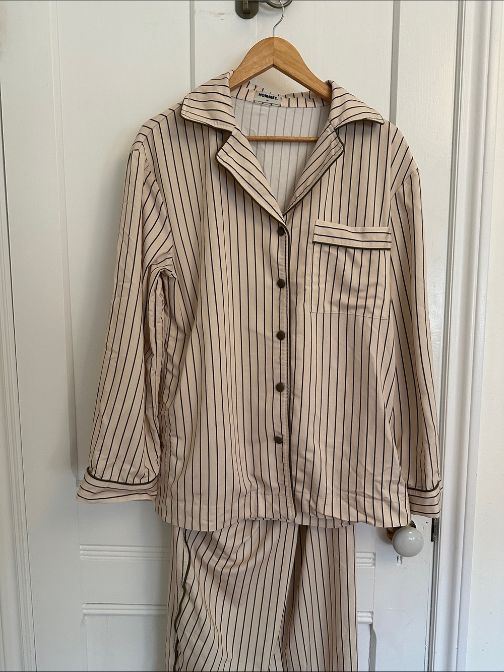 HOMMEY brand new Striped Beige and Black Pajama Set Medium